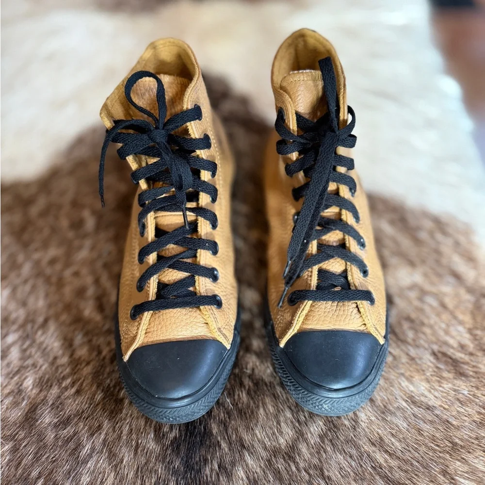 Converse chuck Taylor all star lined Tan and Black leather High-Top Sneakers - Picture 4 of 10